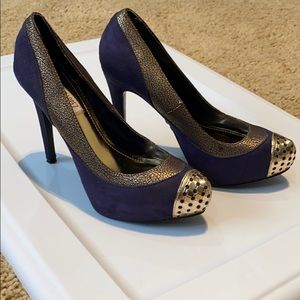 Jennifer Lopez blue and gold suede pumps